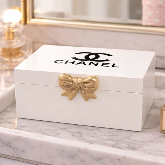 CHANEL White Box with Gold Bow Accent - Picture 2 of 6